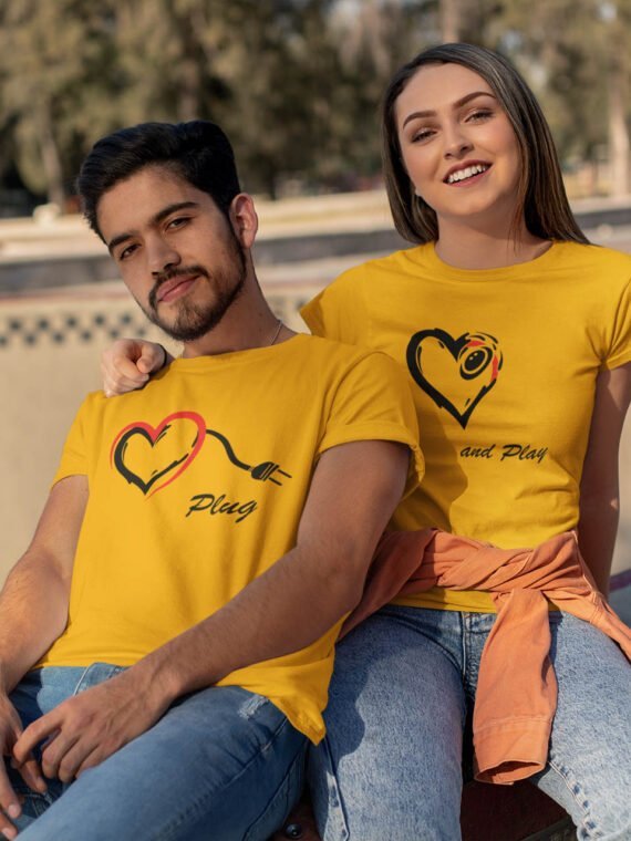PLUG N PLAY COUPLE T-SHIRT